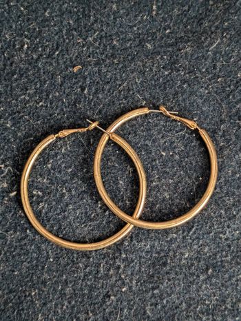 Créoles en métal dorées