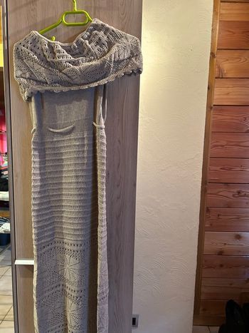 Vend robe couleur taupe