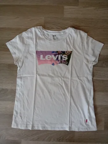 Tee shirt levis