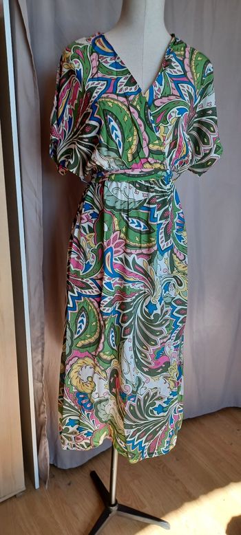 Très jolie robe longue d'été femme T U lisez bien l'annonce surtout 