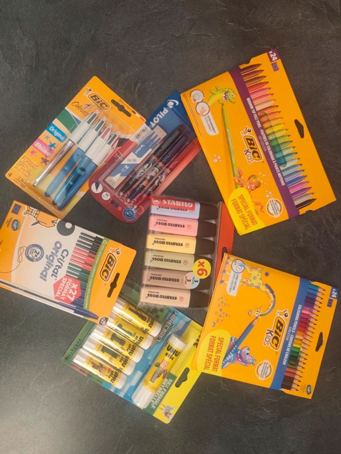 Lot fournitures scolaires bic