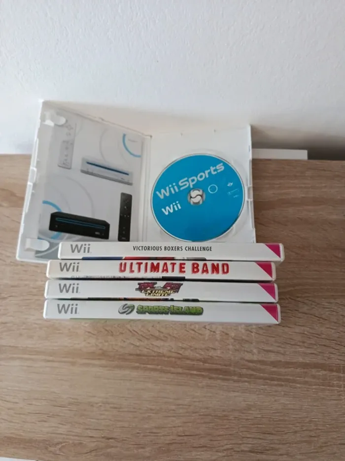 Console Wii avec 5 jeux manette et câbles - photo numéro 2