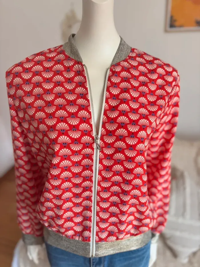 Veste légère argentée et motifs TM - photo numéro 5