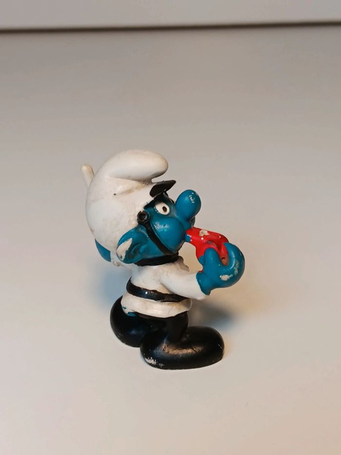 Figurine vintage 1981 Schtroumpf police schleich peyo made in portugal - photo numéro 3