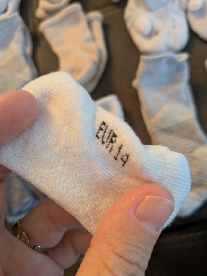 Lot chaussettes et chaussons taille 14 - photo numéro 4