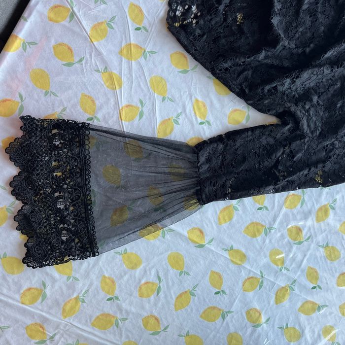 Haut noir dentelle - photo numéro 2