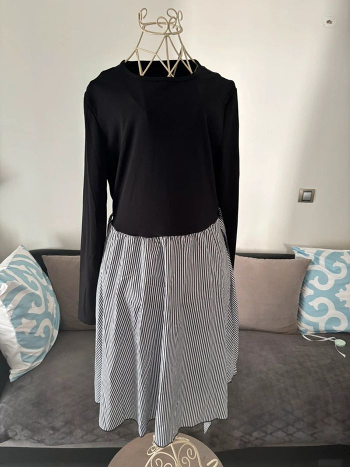 Robe neuve bi-colore à rayures avec ceinture – Taille M - photo numéro 10