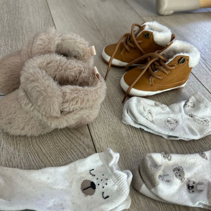 Lot chaussures /chaussettes - photo numéro 2