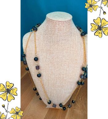 Parure fantaisie – Collier & boucles dorés et perles noires & violettes