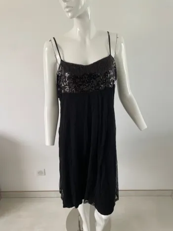 Robe noire sequin