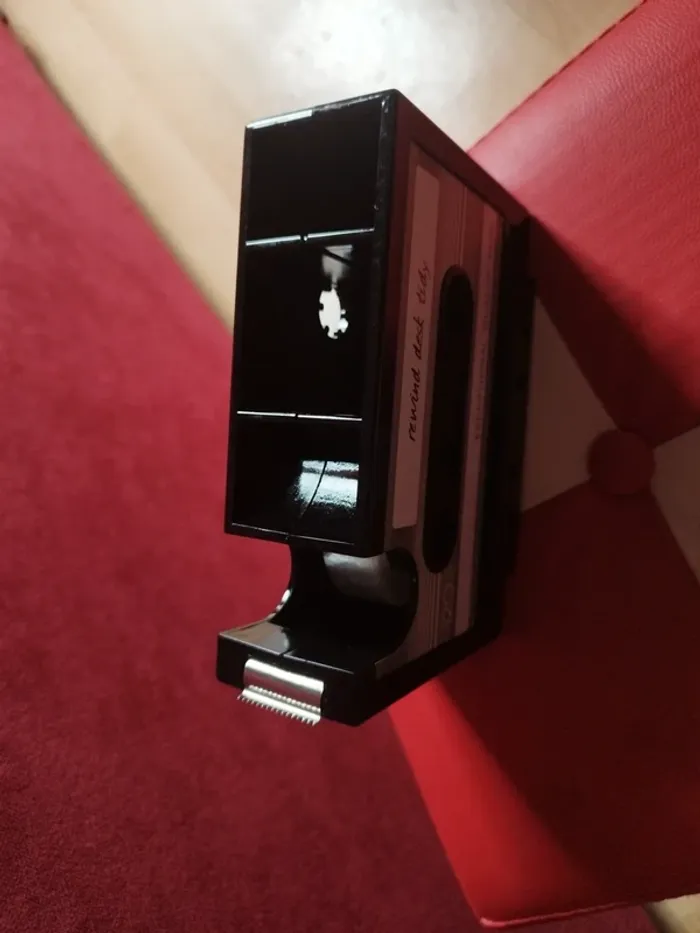 Dérouleur de scotch et pot à crayons forme cassette - photo numéro 7