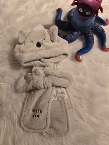 Neufs (non portés) 💙🤩😍ensemble bonnet ,moufles et écharpe 6 mois garçon 💙💙💙