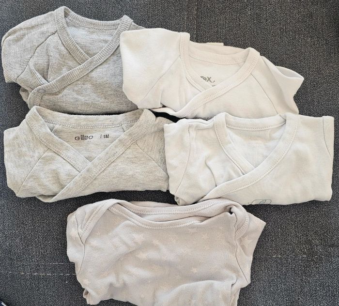 Lot body taille 1 mois