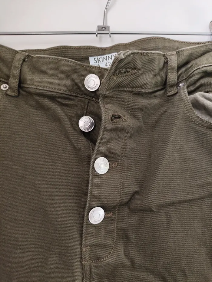 Jean kaki skinny Kiabi – T42 – très bon état comme neuf - photo numéro 4