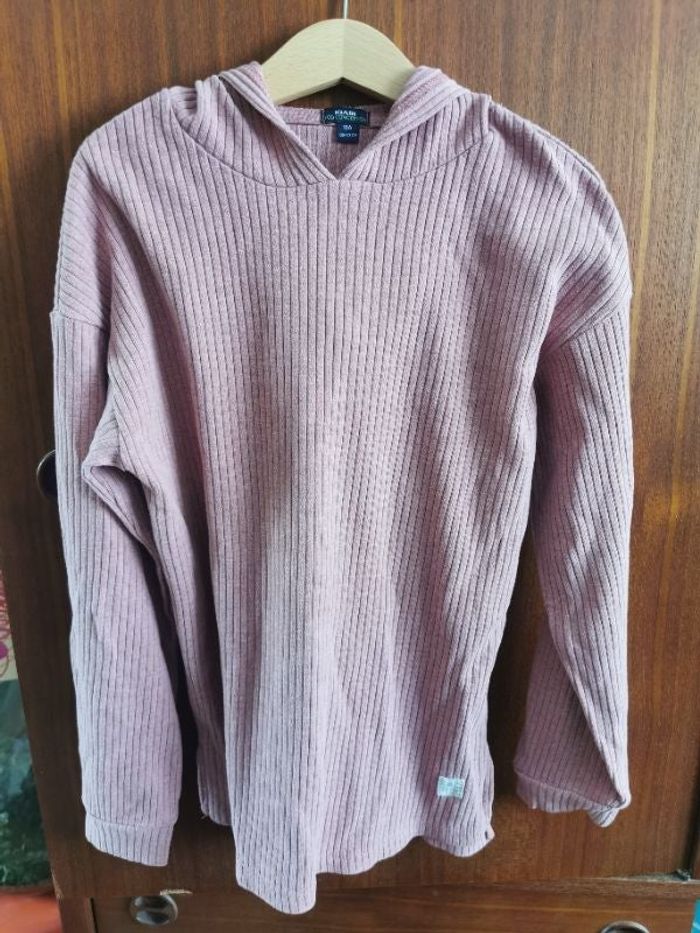 Tee-shirt à capuche manches longues