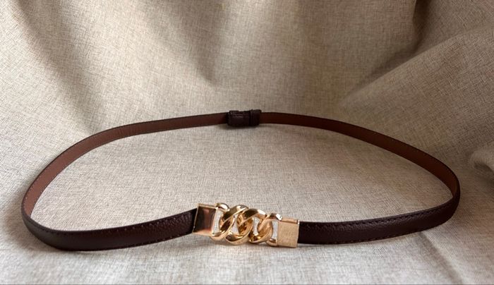 Ceinture fine marron avec boucle dorée tendance - NEUVE - photo numéro 1
