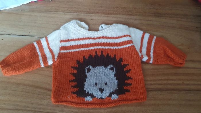 Pull laine hérisson tricoté maison Phildar 6 mois