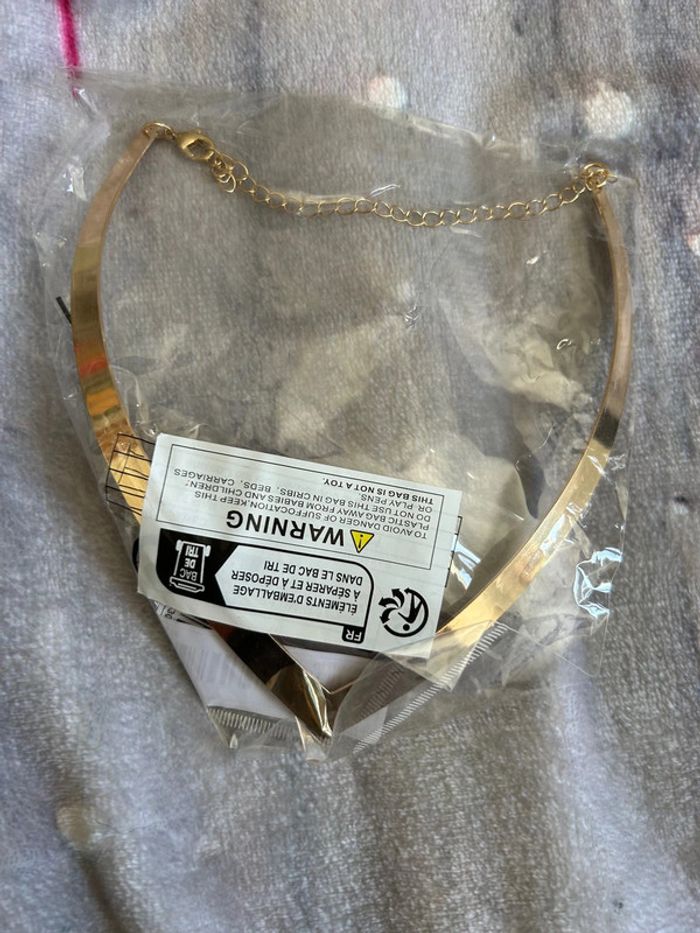 Collier rigide doré bijoux fantaisie - photo numéro 3
