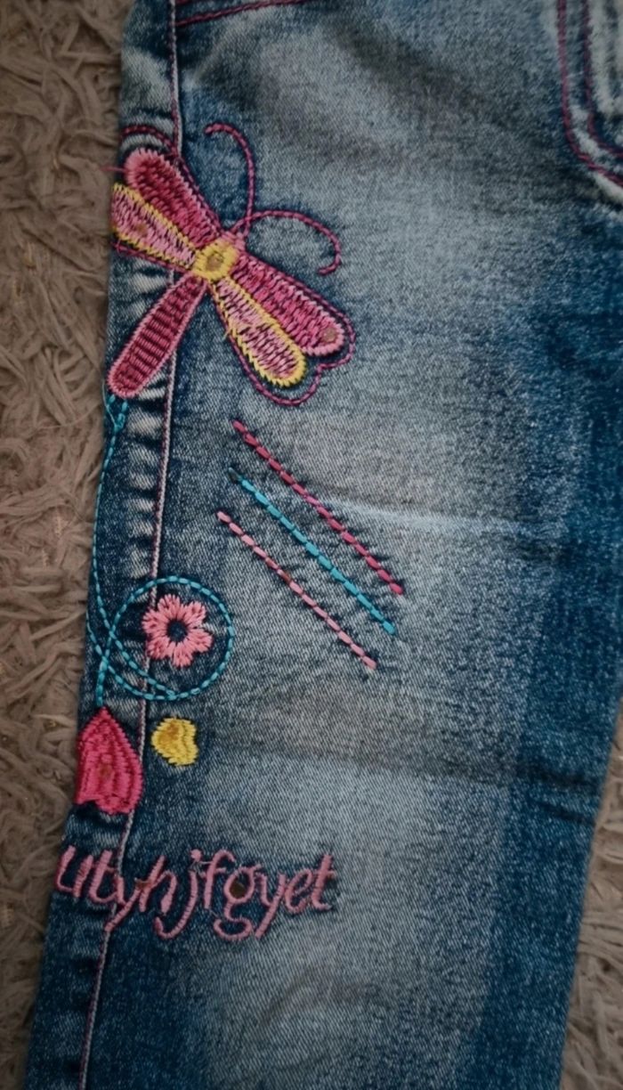 Jean effet délavé avec broderie 2ans - photo numéro 2