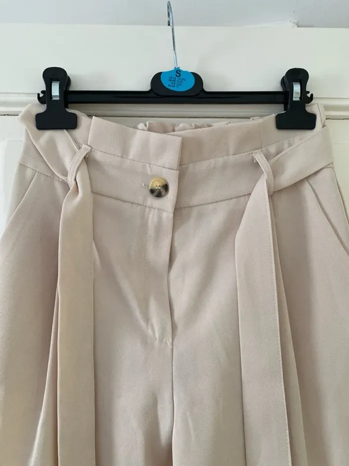 Pantalon fluide crème taille 40 coupe carotte - photo numéro 2