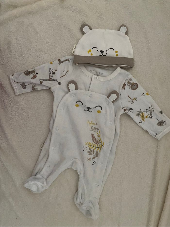 Pyjama et bonnet 1 mois