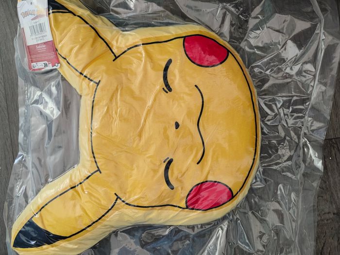 Coussin pikachu neuf - photo numéro 3