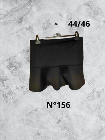 N°156 Jupe noir T44/46. H&M.