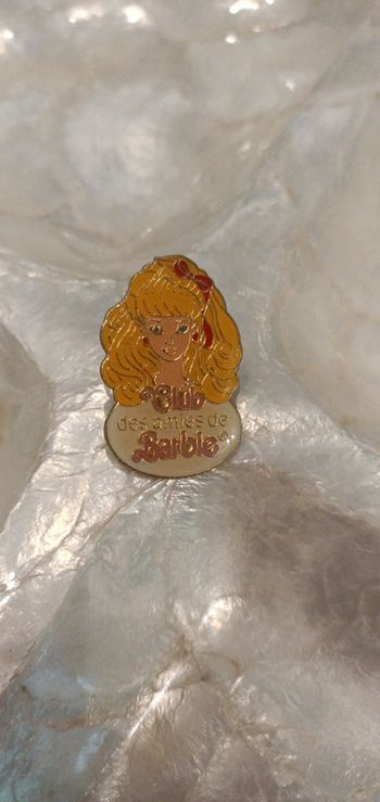 Pin's club des amies de barbie