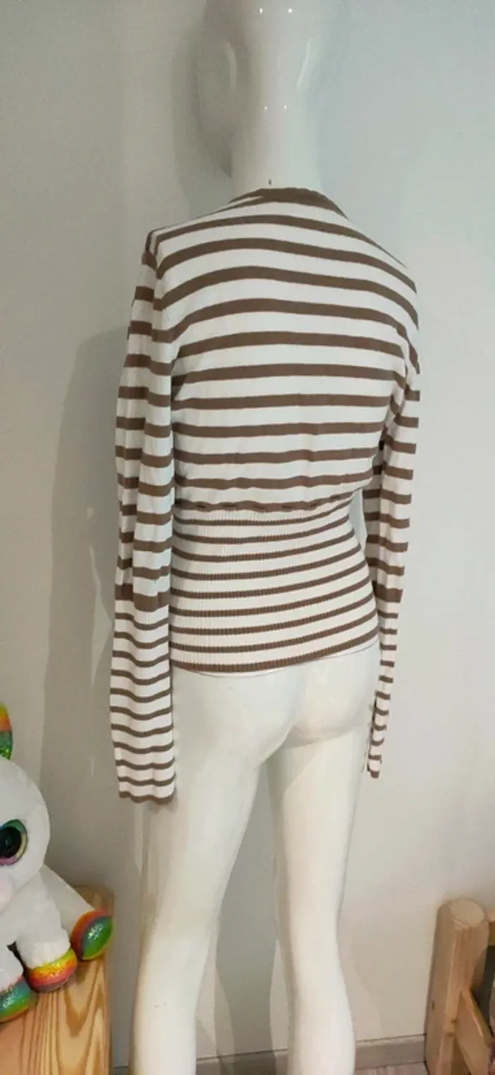 Petit haut marron et blanc, parfait état - photo numéro 4