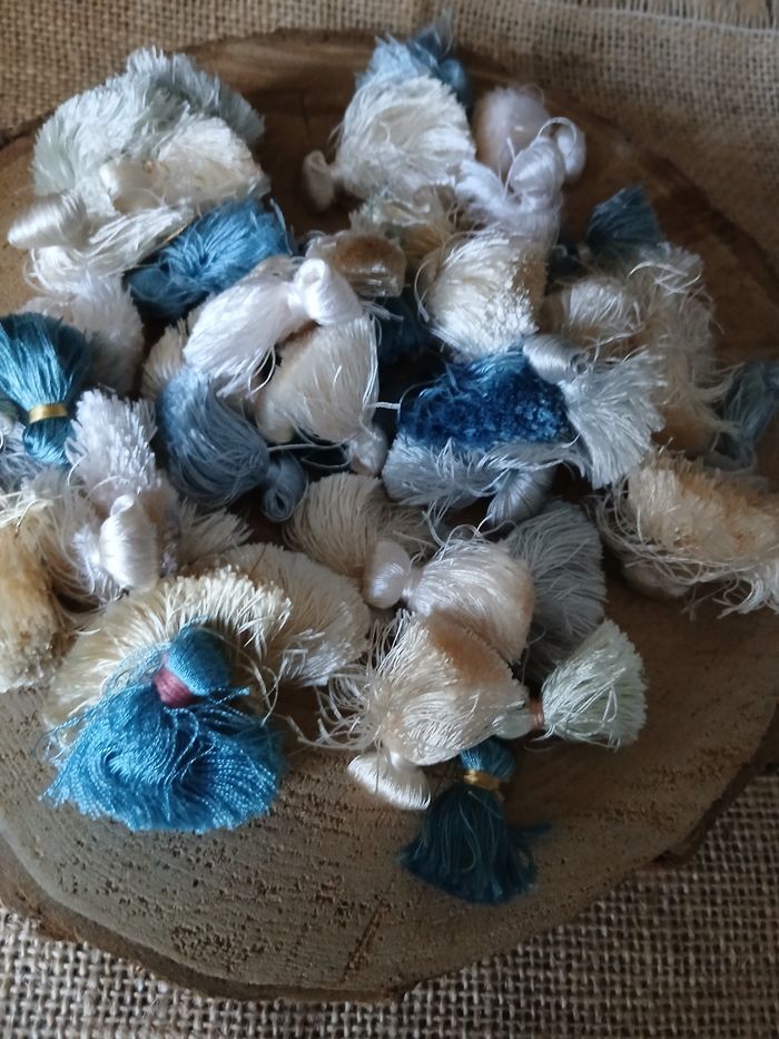 Lot de 50 pompons glands bleu blanc crème - photo numéro 2