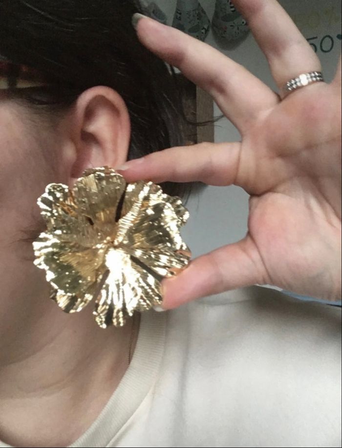 Boucles d’oreilles NEUVES pour femme forme de fleurs 🌼 couleur doré - photo numéro 3