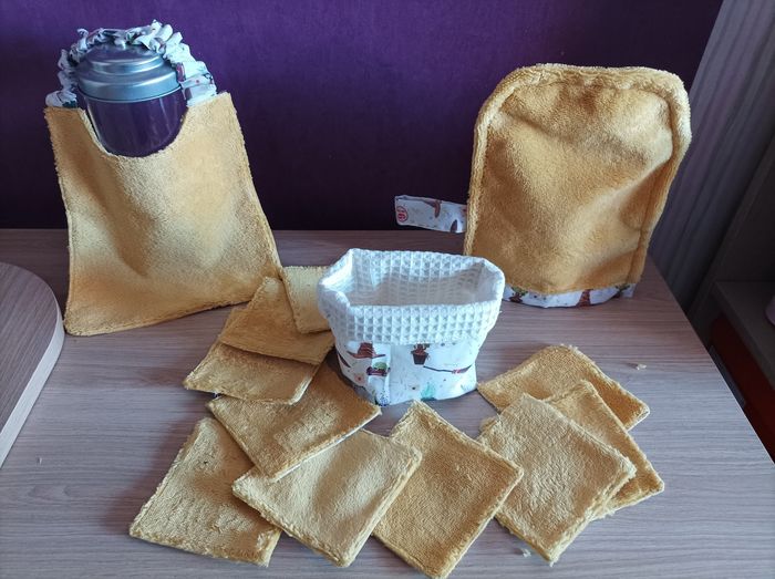 Vend lot de lingettes démaquillantes 12/12 CM bavoirs Petite Gant de toilette neuf avec étiquette