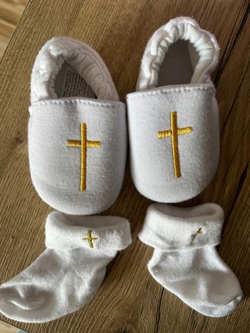 Chaussons et chaussettes de baptême