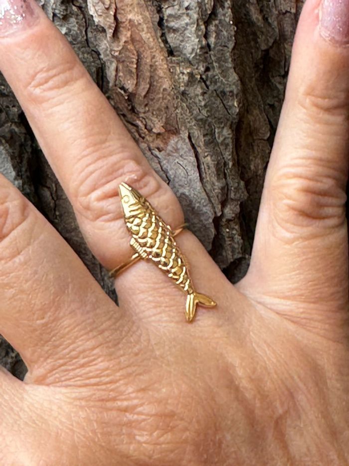 Bague réglable acier inoxydable or poisson vertical travaillé