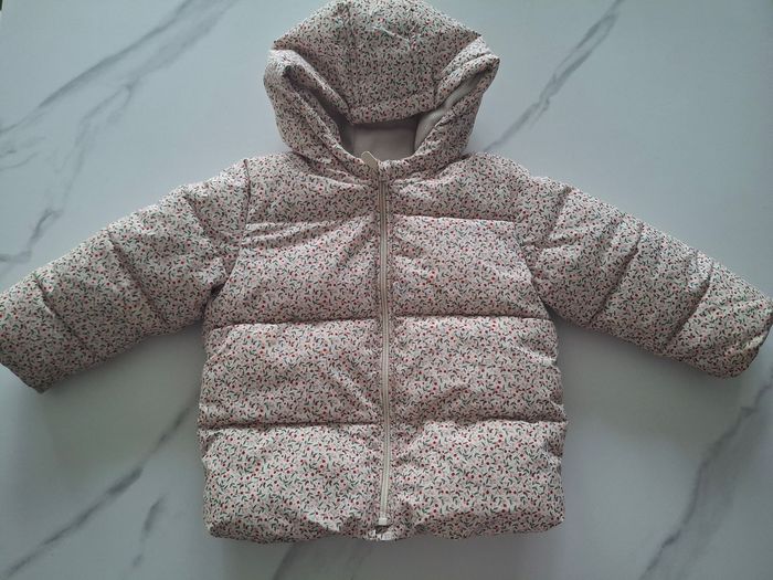 Doudoune fille KIABI – Taille 24 mois Motif petites cerises, en état impeccable,