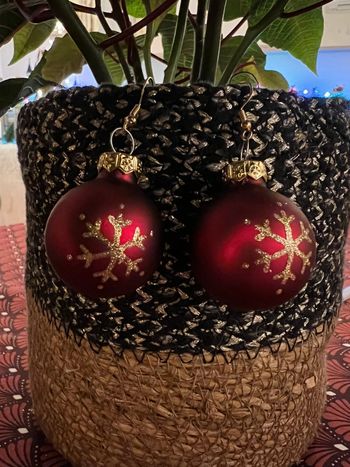 Boucle d’oreille boule sapin de Noël rouge