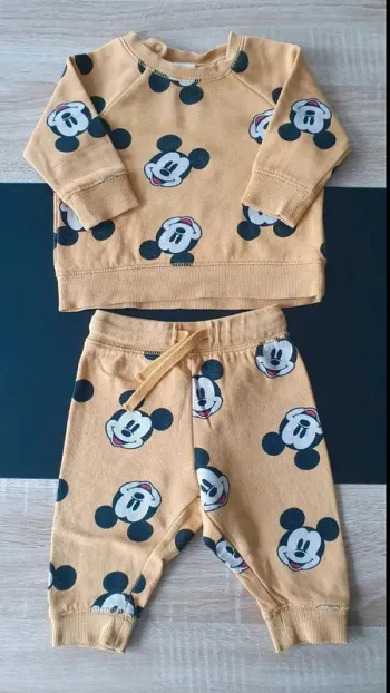 Ensemble pull et jogging 68 cm