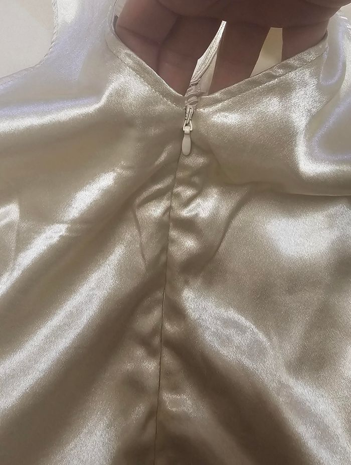 Top court pour les fêtes, couleur or, en satin H&M - photo numéro 4