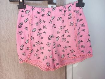 Joli short rose papillon 8ans
