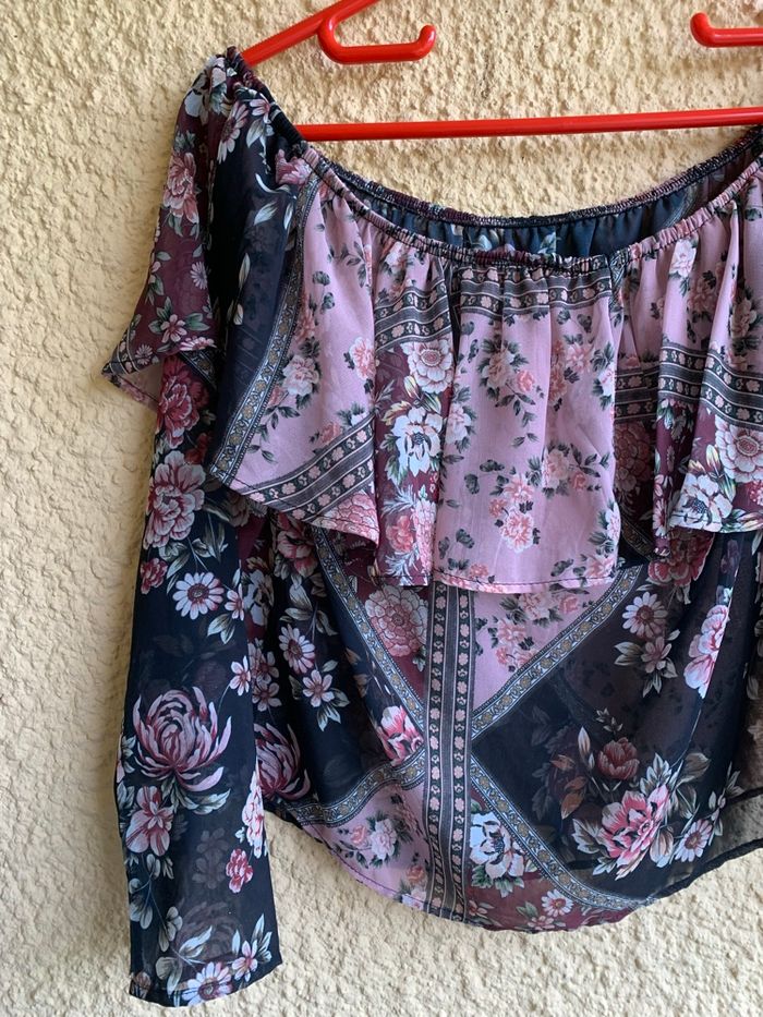 Top court à fleurs Stradivarius taille 38 - photo numéro 4