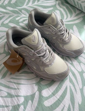 Chaussure asics taille 42