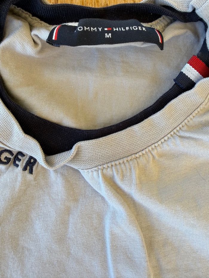 T-shirt Tommy Hilfiger gris clair – style casual – M - photo numéro 3