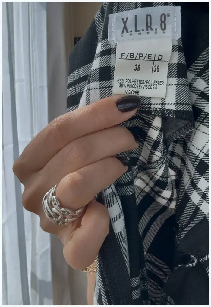 Robe à carreaux noire et blanche taille 38 parfait état - photo numéro 4