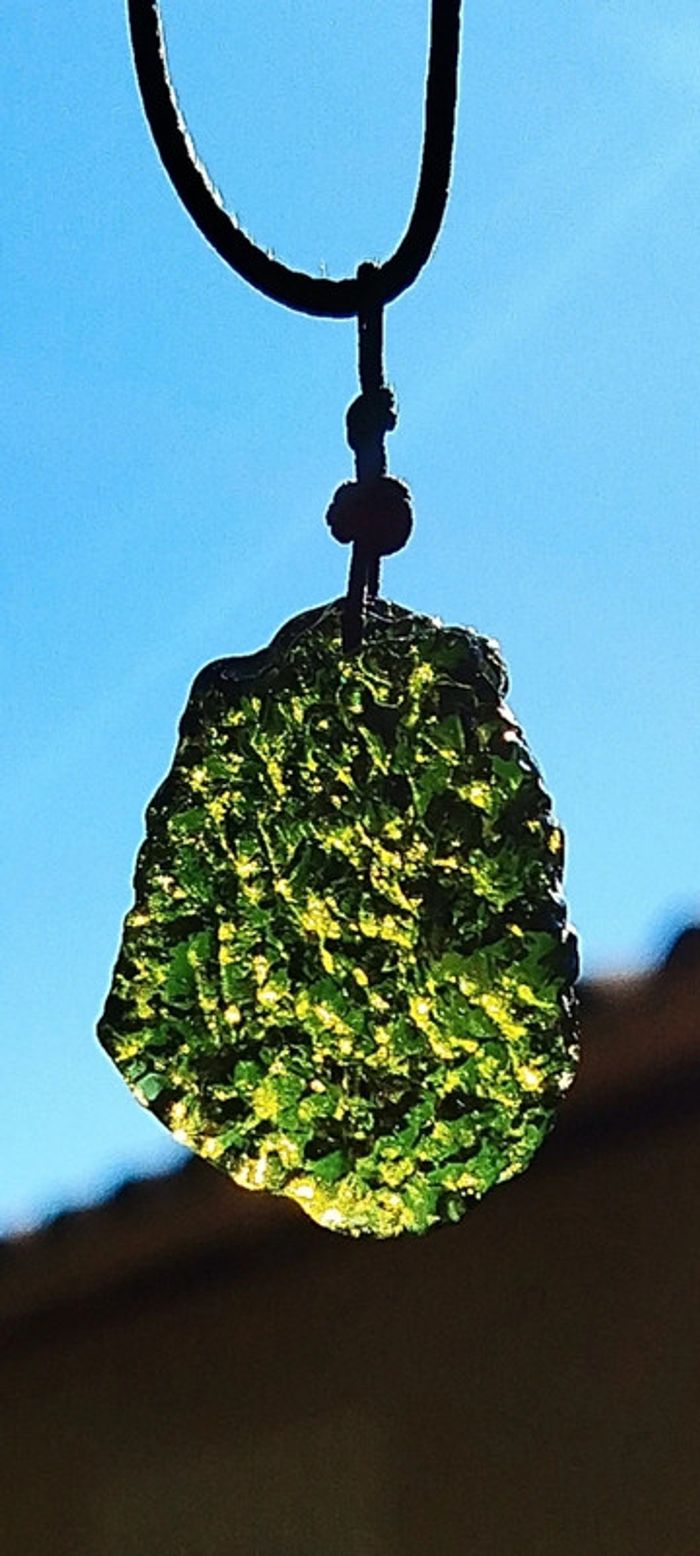 Éclat Stellaire 💫 Collier en Véritable Moldavite, Poussière d’Astéroïde - photo numéro 2