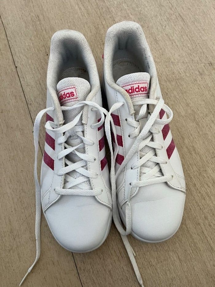 Basket adidas blanches et roses à paillettes