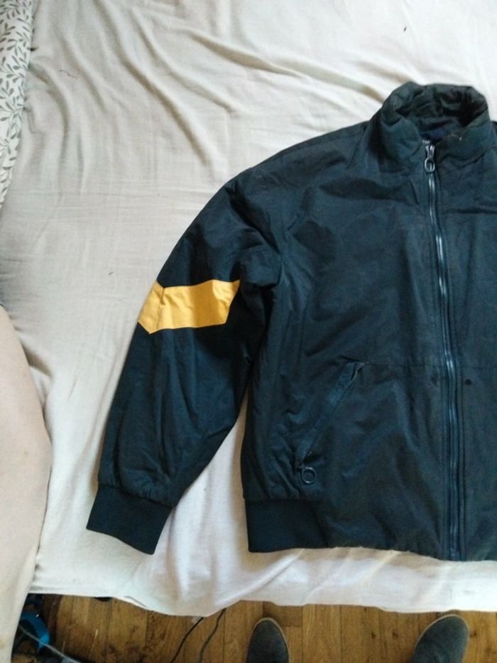 Veste noir et jaune Kiabi Taille XL