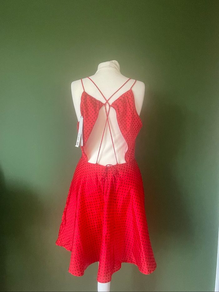 Robe rouge à pois dos nu – Taille S (neuve avec étiquette) - photo numéro 8