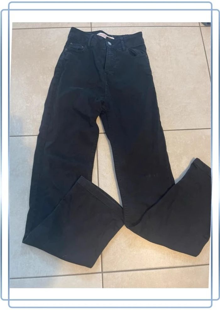 Jean noir taille 32 Jennyfer + 1 offert