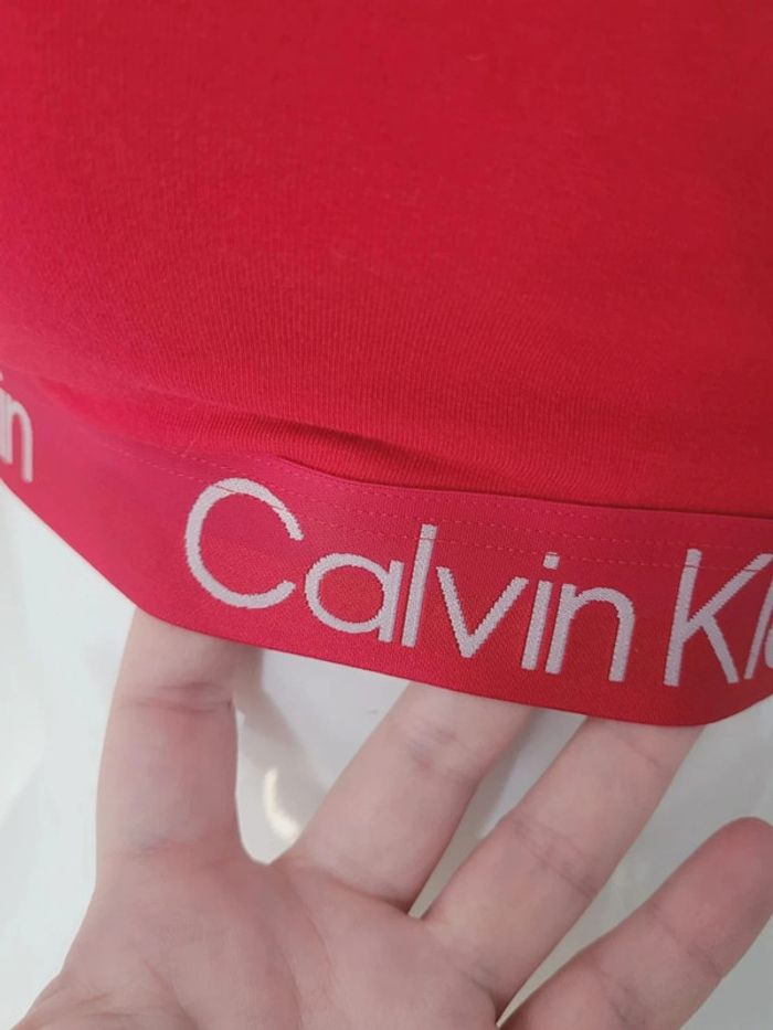 Superbe brassière Calvin Klein taille L (38/40) - photo numéro 2