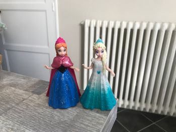 Figurine mini poupée reine des neiges : Elsa et Anna